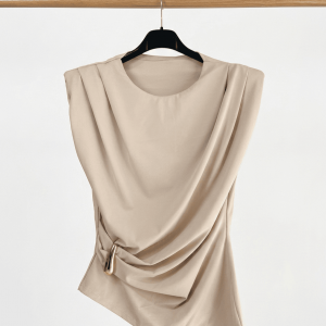 CAMISETA HOMBRERAS BROCHE