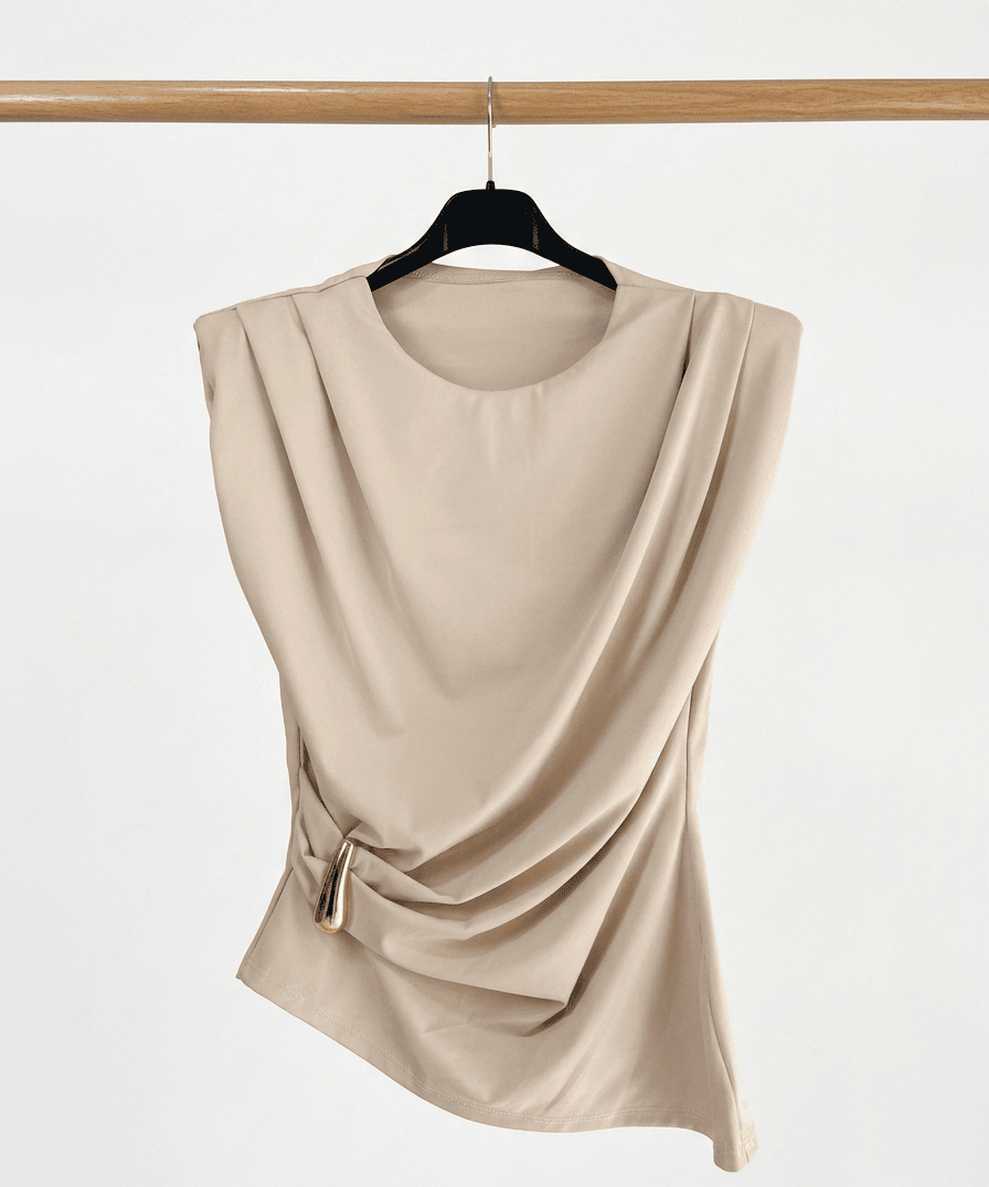 CAMISETA HOMBRERAS BROCHE
